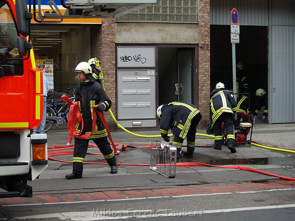 Kuechenbrand Koeln Holweide Bergisch Gladbacherstr P64.JPG